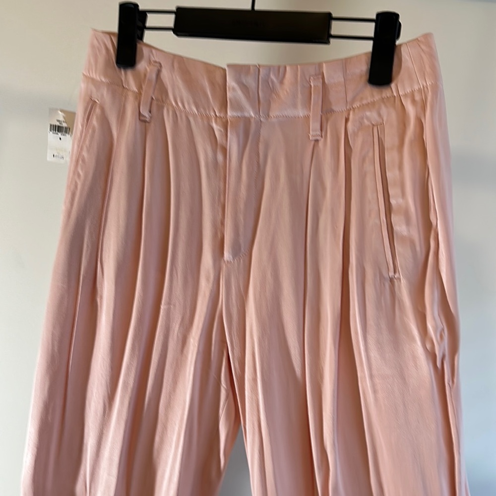 Women’s pink pants. NEW never worn. Size 6. GAP. Trousers. Ankle length. Pleated